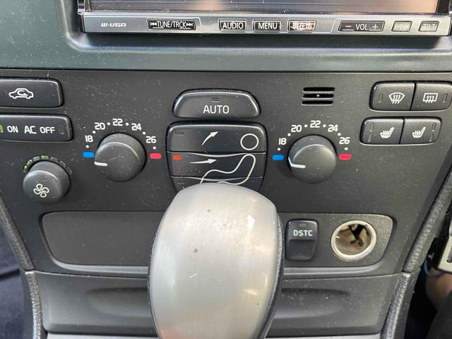 Ｖ７０ Ｒ　４ＷＤ　ＥＴＣ　ナビ　オートクルーズコントロール　アルミホイール　ＨＩＤ　サンルーフ　パワーシート　ターボ　シートヒーター　ＡＴ　盗難防止システム　ＡＢＳ　ＣＤ　エアコン　パワーステアリング（4枚目）