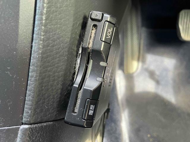 Ｖ７０ Ｒ　４ＷＤ　ＥＴＣ　ナビ　オートクルーズコントロール　アルミホイール　ＨＩＤ　サンルーフ　パワーシート　ターボ　シートヒーター　ＡＴ　盗難防止システム　ＡＢＳ　ＣＤ　エアコン　パワーステアリング（6枚目）