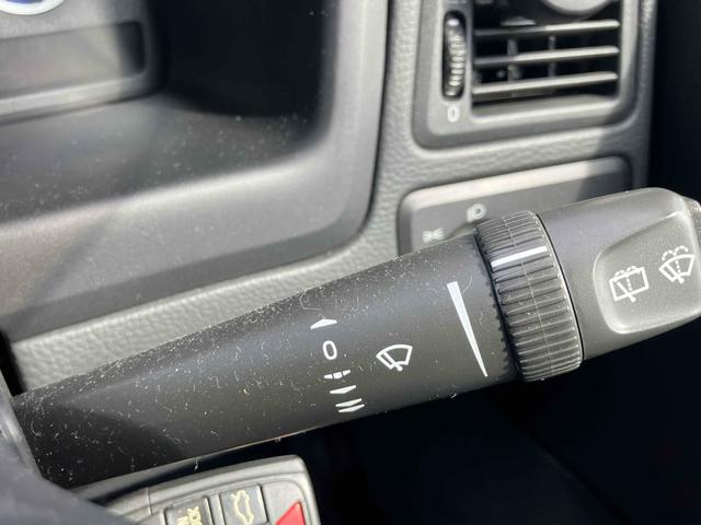 Ｖ７０ Ｒ　４ＷＤ　ＥＴＣ　ナビ　オートクルーズコントロール　アルミホイール　ＨＩＤ　サンルーフ　パワーシート　ターボ　シートヒーター　ＡＴ　盗難防止システム　ＡＢＳ　ＣＤ　エアコン　パワーステアリング（9枚目）