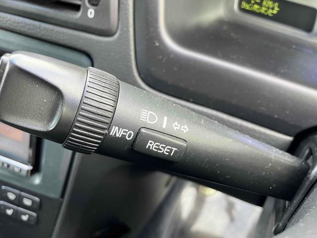 Ｖ７０ Ｒ　４ＷＤ　ＥＴＣ　ナビ　オートクルーズコントロール　アルミホイール　ＨＩＤ　サンルーフ　パワーシート　ターボ　シートヒーター　ＡＴ　盗難防止システム　ＡＢＳ　ＣＤ　エアコン　パワーステアリング（10枚目）