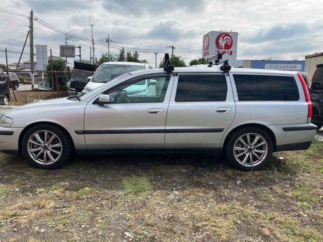 Ｖ７０ Ｒ　４ＷＤ　ＥＴＣ　ナビ　オートクルーズコントロール　アルミホイール　ＨＩＤ　サンルーフ　パワーシート　ターボ　シートヒーター　ＡＴ　盗難防止システム　ＡＢＳ　ＣＤ　エアコン　パワーステアリング（14枚目）
