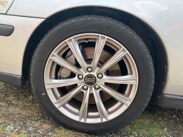 Ｖ７０ Ｒ　４ＷＤ　ＥＴＣ　ナビ　オートクルーズコントロール　アルミホイール　ＨＩＤ　サンルーフ　パワーシート　ターボ　シートヒーター　ＡＴ　盗難防止システム　ＡＢＳ　ＣＤ　エアコン　パワーステアリング（19枚目）