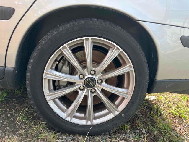 Ｖ７０ Ｒ　４ＷＤ　ＥＴＣ　ナビ　オートクルーズコントロール　アルミホイール　ＨＩＤ　サンルーフ　パワーシート　ターボ　シートヒーター　ＡＴ　盗難防止システム　ＡＢＳ　ＣＤ　エアコン　パワーステアリング（20枚目）