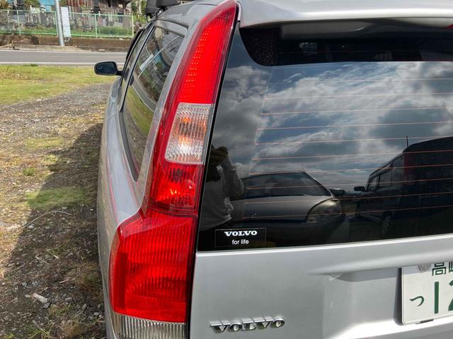 Ｖ７０ Ｒ　４ＷＤ　ＥＴＣ　ナビ　オートクルーズコントロール　アルミホイール　ＨＩＤ　サンルーフ　パワーシート　ターボ　シートヒーター　ＡＴ　盗難防止システム　ＡＢＳ　ＣＤ　エアコン　パワーステアリング（21枚目）