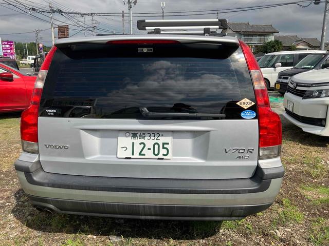 Ｖ７０ Ｒ　４ＷＤ　ＥＴＣ　ナビ　オートクルーズコントロール　アルミホイール　ＨＩＤ　サンルーフ　パワーシート　ターボ　シートヒーター　ＡＴ　盗難防止システム　ＡＢＳ　ＣＤ　エアコン　パワーステアリング（23枚目）