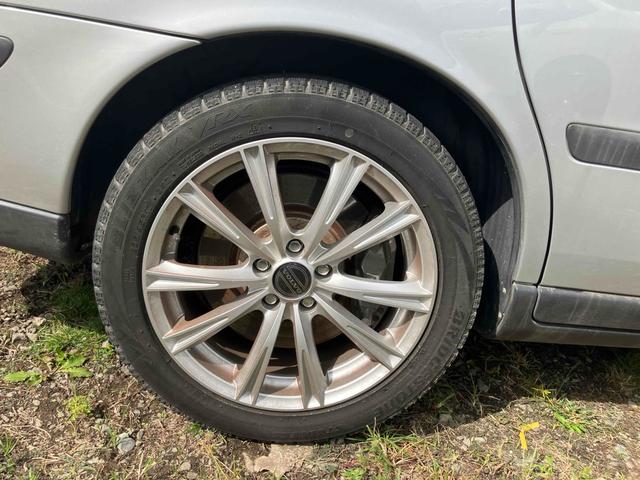 Ｖ７０ Ｒ　４ＷＤ　ＥＴＣ　ナビ　オートクルーズコントロール　アルミホイール　ＨＩＤ　サンルーフ　パワーシート　ターボ　シートヒーター　ＡＴ　盗難防止システム　ＡＢＳ　ＣＤ　エアコン　パワーステアリング（24枚目）