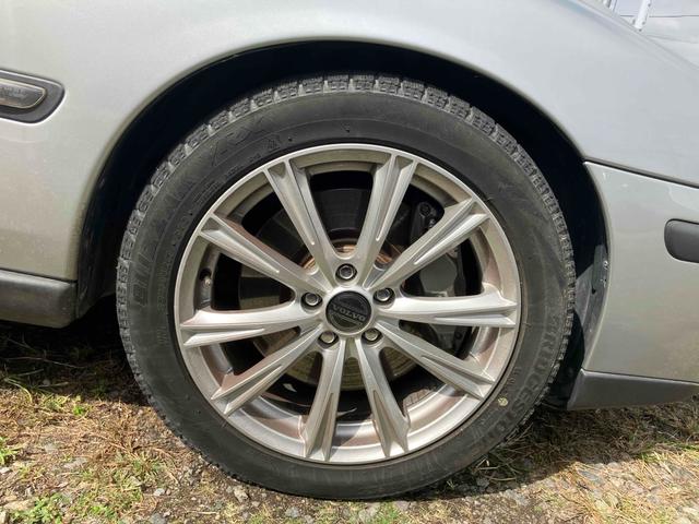 Ｖ７０ Ｒ　４ＷＤ　ＥＴＣ　ナビ　オートクルーズコントロール　アルミホイール　ＨＩＤ　サンルーフ　パワーシート　ターボ　シートヒーター　ＡＴ　盗難防止システム　ＡＢＳ　ＣＤ　エアコン　パワーステアリング（25枚目）