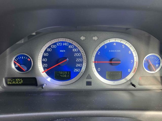 Ｖ７０ Ｒ　４ＷＤ　ＥＴＣ　ナビ　オートクルーズコントロール　アルミホイール　ＨＩＤ　サンルーフ　パワーシート　ターボ　シートヒーター　ＡＴ　盗難防止システム　ＡＢＳ　ＣＤ　エアコン　パワーステアリング（32枚目）