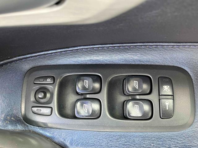 Ｖ７０ Ｒ　４ＷＤ　ＥＴＣ　ナビ　オートクルーズコントロール　アルミホイール　ＨＩＤ　サンルーフ　パワーシート　ターボ　シートヒーター　ＡＴ　盗難防止システム　ＡＢＳ　ＣＤ　エアコン　パワーステアリング（34枚目）