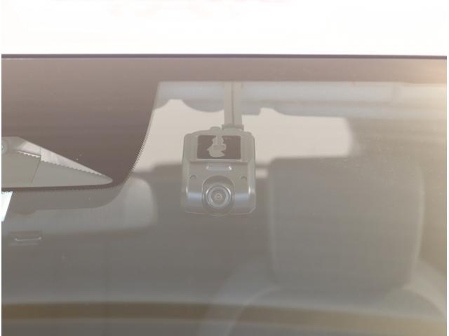 ｅ：ＨＥＶＲＳ　盗難防止　サイドエアバッグ　ＬＥＤライト　ドライブレコーダー　Ｂカメラ　横滑り防止装置　スマ－トキ－　オートエアコン　オートライト　ＥＴＣ車載器　フルセグ　ＴＶナビ　ＵＳＢポート(30枚目)
