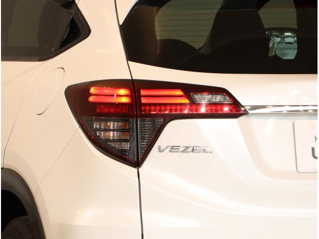 ヴェゼル ハイブリッドＸ・ホンダセンシング　地デジ　Ａクルーズ　Ｂモニ　スマキー　オートエアコン　ＶＳＡ　ＬＥＤヘッドライト　ＥＴＣ車載器　カーテンエアバッグ　ＡＢＳ　パワーウィンドウ　ＵＳＢ　Ｗエアバッグ（13枚目）