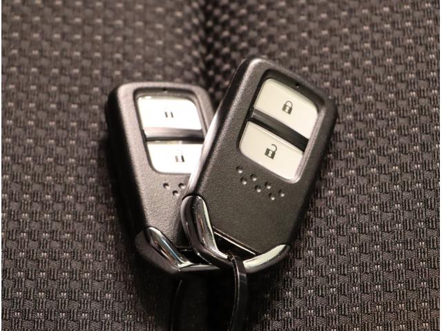 ヴェゼル ハイブリッドＸ・ホンダセンシング　地デジ　Ａクルーズ　Ｂモニ　スマキー　オートエアコン　ＶＳＡ　ＬＥＤヘッドライト　ＥＴＣ車載器　カーテンエアバッグ　ＡＢＳ　パワーウィンドウ　ＵＳＢ　Ｗエアバッグ（26枚目）