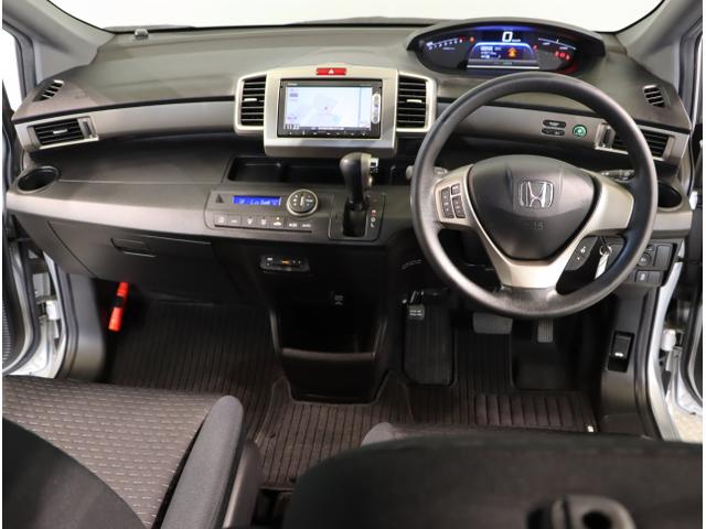 フリードスパイクハイブリッド ハイブリッド エアバッグ ワンセグ ナビTV パワーウインドウ 横滑り防止 キーレスキー パワステ 左右スライドドア Wエアバッグ ETC オートエアコン ABS リアカメラ DVD再生可 iストップ(14枚目)