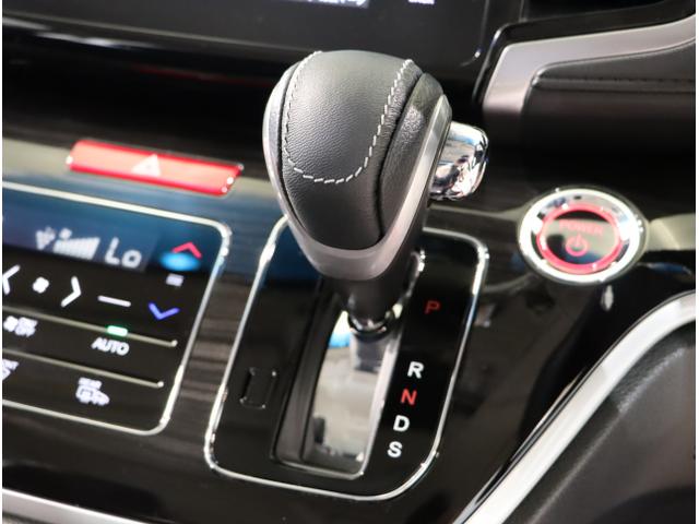 オデッセイハイブリッド ハイブリッドアブソルート・EXホンダセンシング 衝突被害軽減S PWシート LEDライト 地上デジタル Pアシスト 3列シート オートクルーズ オートエアコン USB ESC オットマン 盗難防止装置(17枚目)