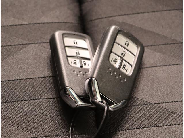 オデッセイハイブリッド ハイブリッドアブソルート・EXホンダセンシング 衝突被害軽減S PWシート LEDライト 地上デジタル Pアシスト 3列シート オートクルーズ オートエアコン USB ESC オットマン 盗難防止装置(28枚目)