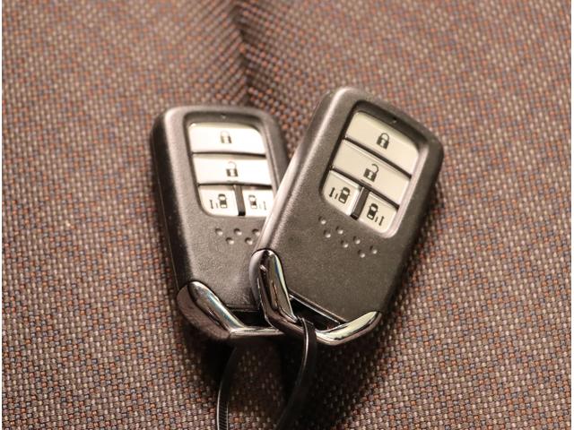 フリード＋ Ｇ・ホンダセンシング　プリクラッシュ　Ｂモニター　両側オートスライドドア　パワーウインド　スマートキー　両席エアバック　ＰＳ　フルセグ　アイドリングＳ　盗難警報装置　クルコン　横滑り防止機能　ＤＶＤ（27枚目）