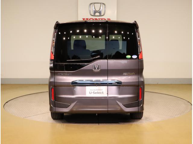 ステップワゴンスパーダ スパーダホンダセンシング　盗難防止　助手席エアバッグ　Ｗパワスラ　地デジ　サイドエアバッグ　ＬＥＤライト　横滑り防止システム　オートエアコン　ＵＳＢ　ナビ＆ＴＶ　三列シート　アイドリングＳ　ＥＴＣ付（7枚目）