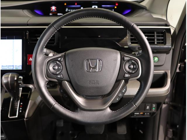 ステップワゴンスパーダ スパーダホンダセンシング　盗難防止　助手席エアバッグ　Ｗパワスラ　地デジ　サイドエアバッグ　ＬＥＤライト　横滑り防止システム　オートエアコン　ＵＳＢ　ナビ＆ＴＶ　三列シート　アイドリングＳ　ＥＴＣ付（16枚目）