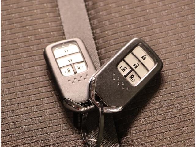 ステップワゴンスパーダ スパーダホンダセンシング　盗難防止　助手席エアバッグ　Ｗパワスラ　地デジ　サイドエアバッグ　ＬＥＤライト　横滑り防止システム　オートエアコン　ＵＳＢ　ナビ＆ＴＶ　三列シート　アイドリングＳ　ＥＴＣ付（29枚目）