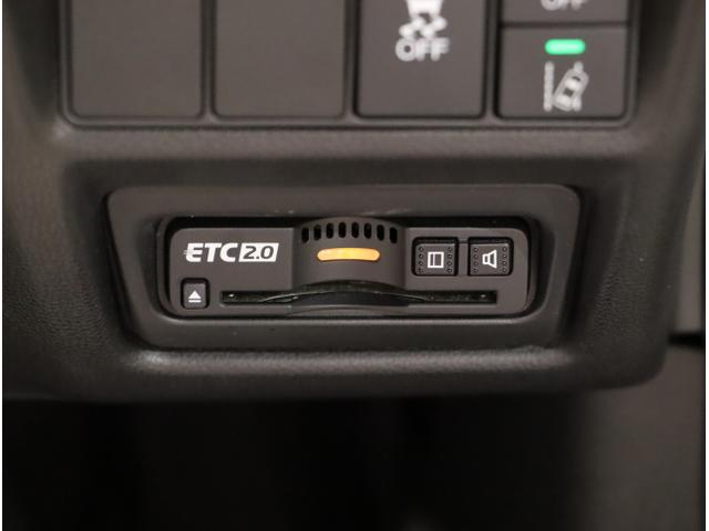 ステップワゴンスパーダ スパーダホンダセンシング　盗難防止　助手席エアバッグ　Ｗパワスラ　地デジ　サイドエアバッグ　ＬＥＤライト　横滑り防止システム　オートエアコン　ＵＳＢ　ナビ＆ＴＶ　三列シート　アイドリングＳ　ＥＴＣ付（37枚目）