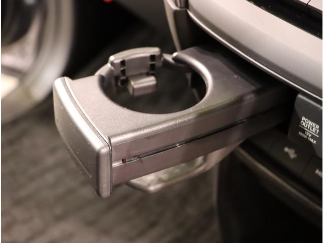 ステップワゴンスパーダ スパーダホンダセンシング　盗難防止　助手席エアバッグ　Ｗパワスラ　地デジ　サイドエアバッグ　ＬＥＤライト　横滑り防止システム　オートエアコン　ＵＳＢ　ナビ＆ＴＶ　三列シート　アイドリングＳ　ＥＴＣ付（42枚目）