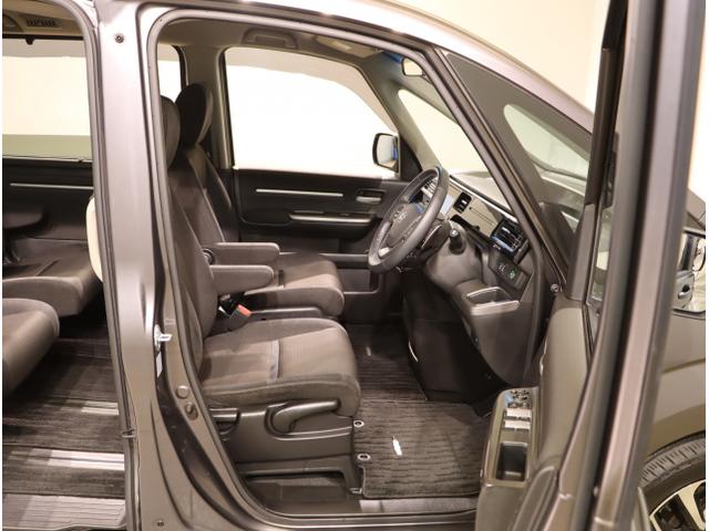 ステップワゴンスパーダ スパーダホンダセンシング　盗難防止　助手席エアバッグ　Ｗパワスラ　地デジ　サイドエアバッグ　ＬＥＤライト　横滑り防止システム　オートエアコン　ＵＳＢ　ナビ＆ＴＶ　三列シート　アイドリングＳ　ＥＴＣ付（43枚目）