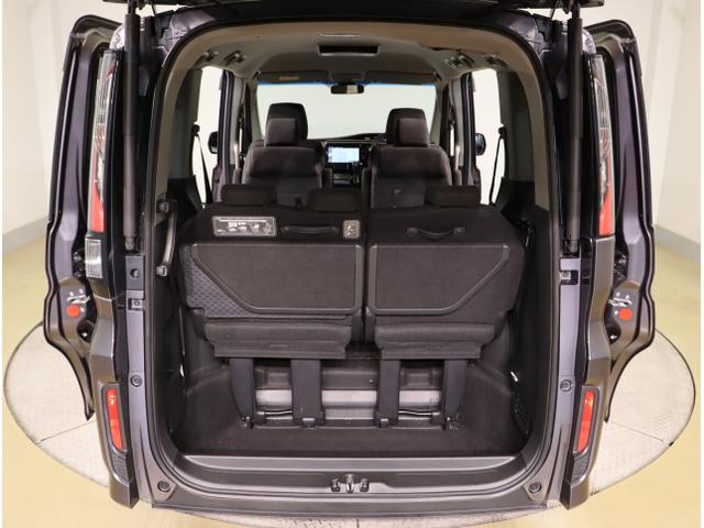 ステップワゴンスパーダ スパーダホンダセンシング　盗難防止　助手席エアバッグ　Ｗパワスラ　地デジ　サイドエアバッグ　ＬＥＤライト　横滑り防止システム　オートエアコン　ＵＳＢ　ナビ＆ＴＶ　三列シート　アイドリングＳ　ＥＴＣ付（48枚目）