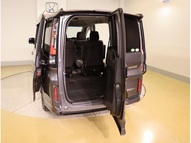 ステップワゴンスパーダ スパーダホンダセンシング　盗難防止　助手席エアバッグ　Ｗパワスラ　地デジ　サイドエアバッグ　ＬＥＤライト　横滑り防止システム　オートエアコン　ＵＳＢ　ナビ＆ＴＶ　三列シート　アイドリングＳ　ＥＴＣ付（51枚目）