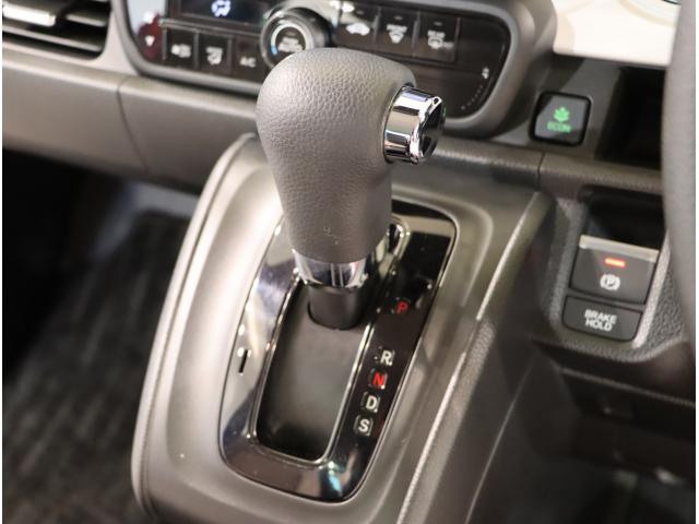 Ｎ－ＯＮＥ オリジナル　追突被害軽減ブレーキ　オートクルーズコントロール　サイドエアバック　クリアランスソナー　ナビ＆ＴＶ　ＬＥＤライト　ＵＳＢ　ＷＡＢ　Ｂカメラ　セキュリティ　エアバッグ　ＡＢＳ　横滑り防止装置（17枚目）