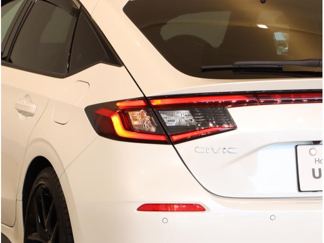 シビック ＲＳ　ＬＥＤヘッド　コーナーセンサー　衝突被害軽減ブレーキ　Ｂカメラ　シートヒーター　パワ－シ－ト　フルセグＴＶ　スマートキー　クルーズコントロール　ＵＳＢ　セキュリティアラーム　ドラレコ　ＥＴＣ（13枚目）