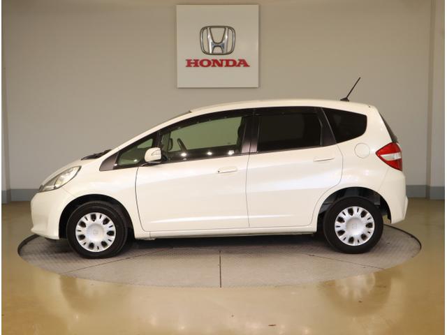 フィット １３Ｇ・スマートセレクションファインスタイル　ＵＳＢ　インテリキー　キーレス　フルオートエアコン　バックカメラ付き　パワーウィンドウ　ＥＴＣ　両席エアバック　エアバック　ドライブレコーダー　ナビＴＶ（4枚目）