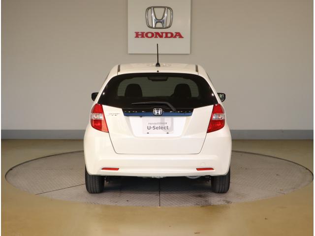 フィット １３Ｇ・スマートセレクションファインスタイル　ＵＳＢ　インテリキー　キーレス　フルオートエアコン　バックカメラ付き　パワーウィンドウ　ＥＴＣ　両席エアバック　エアバック　ドライブレコーダー　ナビＴＶ（6枚目）