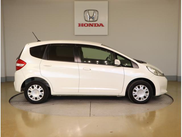 フィット １３Ｇ・スマートセレクションファインスタイル　ＵＳＢ　インテリキー　キーレス　フルオートエアコン　バックカメラ付き　パワーウィンドウ　ＥＴＣ　両席エアバック　エアバック　ドライブレコーダー　ナビＴＶ（8枚目）