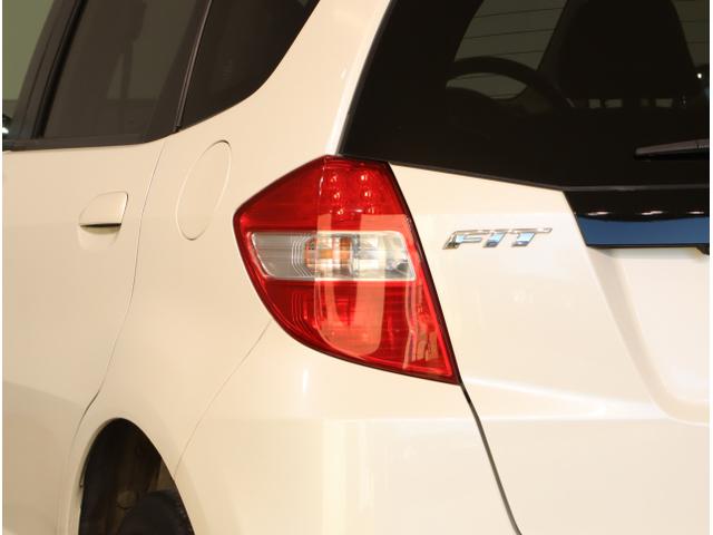 フィット １３Ｇ・スマートセレクションファインスタイル　ＵＳＢ　インテリキー　キーレス　フルオートエアコン　バックカメラ付き　パワーウィンドウ　ＥＴＣ　両席エアバック　エアバック　ドライブレコーダー　ナビＴＶ（13枚目）