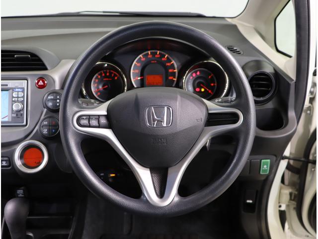 フィット １３Ｇ・スマートセレクションファインスタイル　ＵＳＢ　インテリキー　キーレス　フルオートエアコン　バックカメラ付き　パワーウィンドウ　ＥＴＣ　両席エアバック　エアバック　ドライブレコーダー　ナビＴＶ（15枚目）