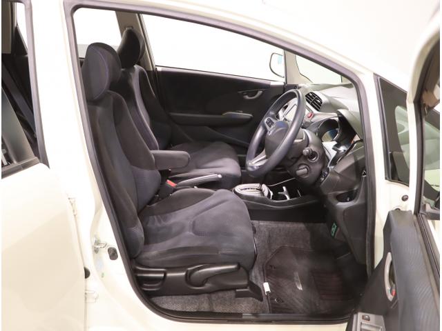 フィット １３Ｇ・スマートセレクションファインスタイル　ＵＳＢ　インテリキー　キーレス　フルオートエアコン　バックカメラ付き　パワーウィンドウ　ＥＴＣ　両席エアバック　エアバック　ドライブレコーダー　ナビＴＶ（34枚目）