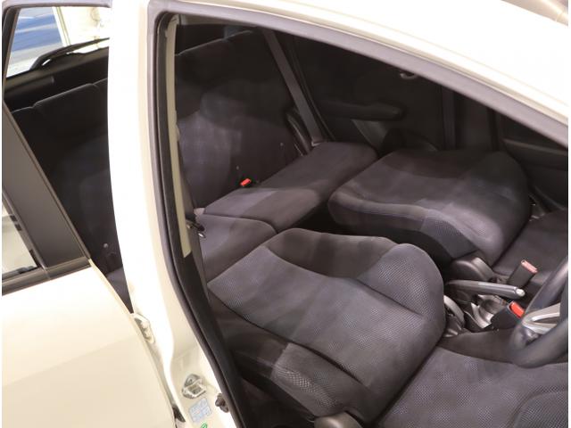 フィット １３Ｇ・スマートセレクションファインスタイル　ＵＳＢ　インテリキー　キーレス　フルオートエアコン　バックカメラ付き　パワーウィンドウ　ＥＴＣ　両席エアバック　エアバック　ドライブレコーダー　ナビＴＶ（35枚目）