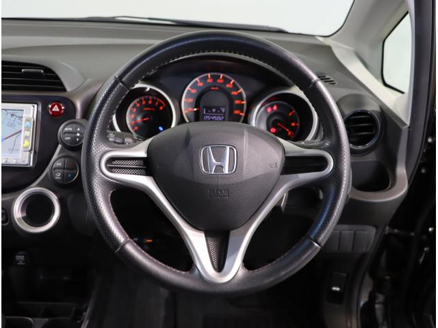 フィット ＲＳ　運転席エアバック　キ－レス　セキュリティアラーム　ワンセグＴＶ　ナビ＆ＴＶ　ＡＡＣ　ＥＴＣ　ＰＷ　ＡＢＳ　パワーステ　スマートキーシステム　両席エアバック（15枚目）