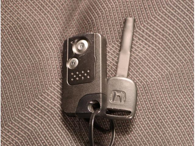 フィット ＲＳ　運転席エアバック　キ－レス　セキュリティアラーム　ワンセグＴＶ　ナビ＆ＴＶ　ＡＡＣ　ＥＴＣ　ＰＷ　ＡＢＳ　パワーステ　スマートキーシステム　両席エアバック（22枚目）