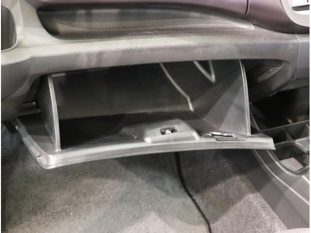 フィット ＲＳ　運転席エアバック　キ－レス　セキュリティアラーム　ワンセグＴＶ　ナビ＆ＴＶ　ＡＡＣ　ＥＴＣ　ＰＷ　ＡＢＳ　パワーステ　スマートキーシステム　両席エアバック（27枚目）