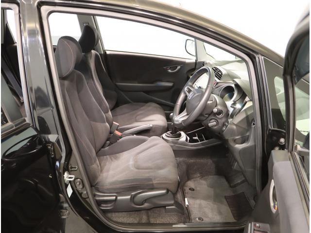 フィット ＲＳ　運転席エアバック　キ－レス　セキュリティアラーム　ワンセグＴＶ　ナビ＆ＴＶ　ＡＡＣ　ＥＴＣ　ＰＷ　ＡＢＳ　パワーステ　スマートキーシステム　両席エアバック（28枚目）