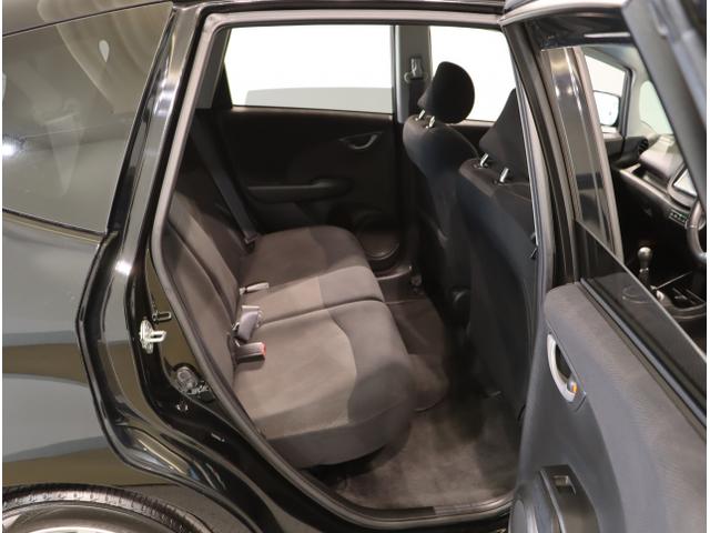 フィット ＲＳ　運転席エアバック　キ－レス　セキュリティアラーム　ワンセグＴＶ　ナビ＆ＴＶ　ＡＡＣ　ＥＴＣ　ＰＷ　ＡＢＳ　パワーステ　スマートキーシステム　両席エアバック（29枚目）