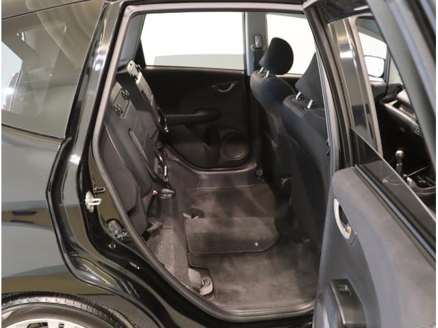 フィット ＲＳ　運転席エアバック　キ－レス　セキュリティアラーム　ワンセグＴＶ　ナビ＆ＴＶ　ＡＡＣ　ＥＴＣ　ＰＷ　ＡＢＳ　パワーステ　スマートキーシステム　両席エアバック（30枚目）