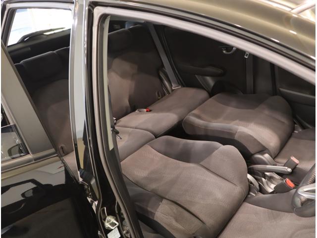 フィット ＲＳ　運転席エアバック　キ－レス　セキュリティアラーム　ワンセグＴＶ　ナビ＆ＴＶ　ＡＡＣ　ＥＴＣ　ＰＷ　ＡＢＳ　パワーステ　スマートキーシステム　両席エアバック（32枚目）