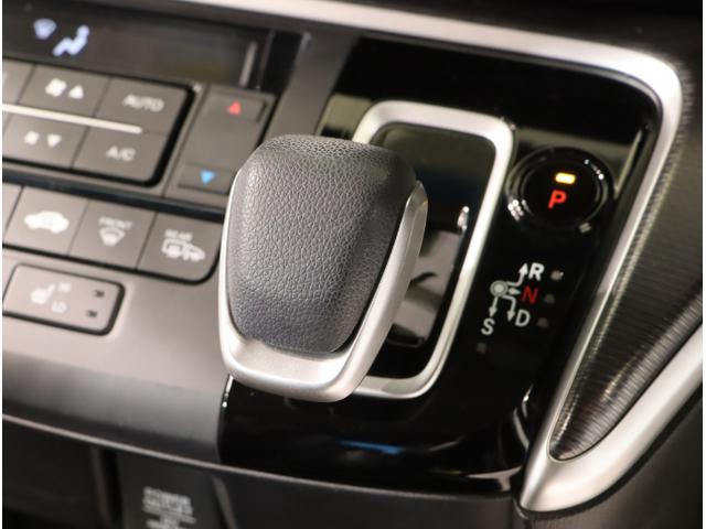 ステップワゴンスパーダ ｅ：ＨＥＶスパーダＧ・ＥＸホンダセンシング　エアバック　地デジ　クルコン　サイドエアバッグ　シ－トヒ－タ－　衝突軽減システム　スマキー　ＬＥＤランプ　ドラレコ　ＵＳＢ接続　ＡＢＳ　キーレス　ＥＴＣ（17枚目）