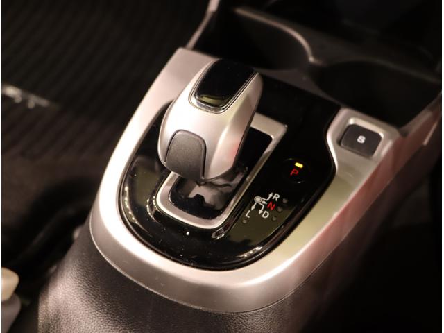 フィットハイブリッド Ｆ　地デジＴＶ　ナビＴＶ　リアカメラ　横滑り防止装置　フルオートエアコン　イモビライザー　ドライブレコーダー　キーフリーシステム　全席パワーウインドウ　パワーステアリング　アクティブクルーズ　ＡＢＳ（17枚目）