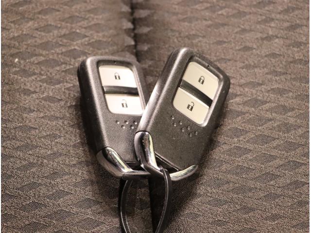 フィットハイブリッド Ｆ　地デジＴＶ　ナビＴＶ　リアカメラ　横滑り防止装置　フルオートエアコン　イモビライザー　ドライブレコーダー　キーフリーシステム　全席パワーウインドウ　パワーステアリング　アクティブクルーズ　ＡＢＳ（26枚目）