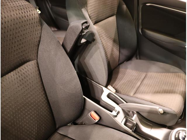 フィットハイブリッド Ｆ　地デジＴＶ　ナビＴＶ　リアカメラ　横滑り防止装置　フルオートエアコン　イモビライザー　ドライブレコーダー　キーフリーシステム　全席パワーウインドウ　パワーステアリング　アクティブクルーズ　ＡＢＳ（39枚目）