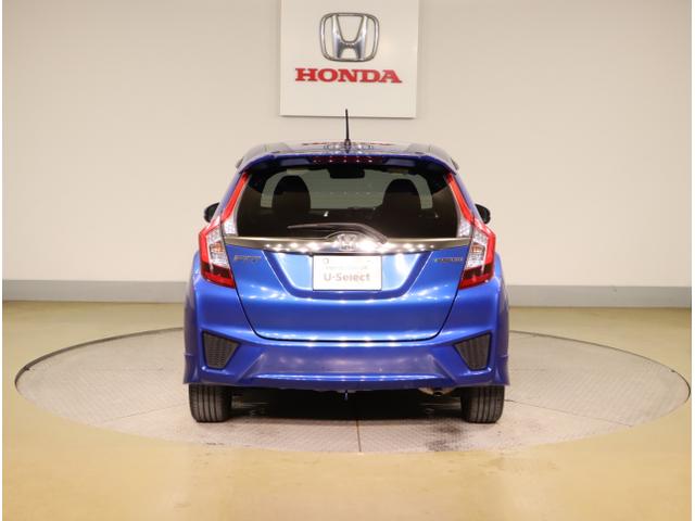 フィットハイブリッド Ｓパッケージ　サイドエアバック　リアカメラ　ＶＳＡ　クルコン　地デジＴＶ　イモビライザー　パワーウィンドウ　スマキー　ＤＶＤ再生　ナビＴＶ　ＥＴＣ付　Ｗエアバック　パワステ　エアバッグ　ＡＡＣ　ＡＢＳ（6枚目）