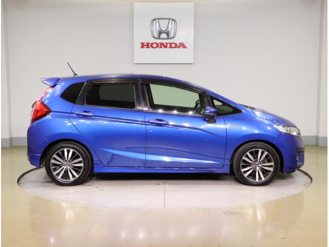 フィットハイブリッド Ｓパッケージ　サイドエアバック　リアカメラ　ＶＳＡ　クルコン　地デジＴＶ　イモビライザー　パワーウィンドウ　スマキー　ＤＶＤ再生　ナビＴＶ　ＥＴＣ付　Ｗエアバック　パワステ　エアバッグ　ＡＡＣ　ＡＢＳ（8枚目）